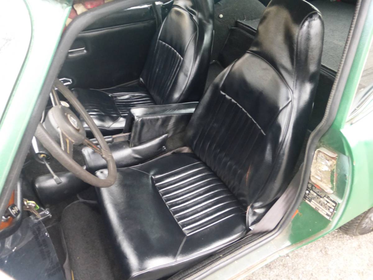 Triumph-gt6-1972-green-2