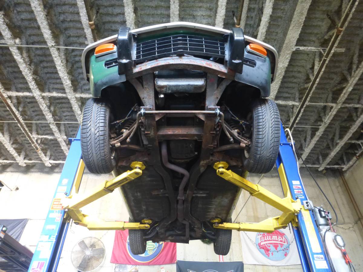 Triumph-gt6-1972-green-20