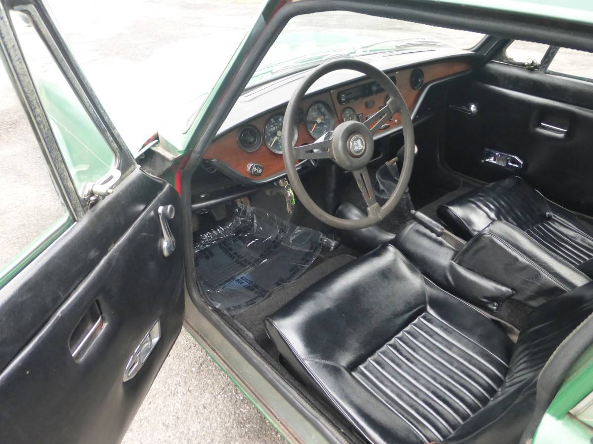 Triumph-gt6-1972-green-4