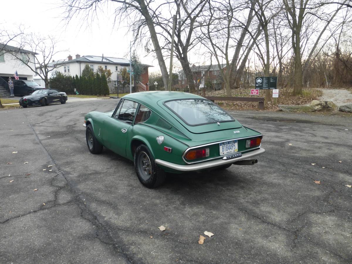 Triumph-gt6-1972-green-8