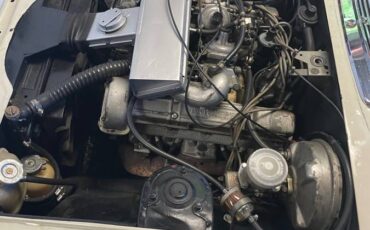 Triumph-stag-1972-white-2