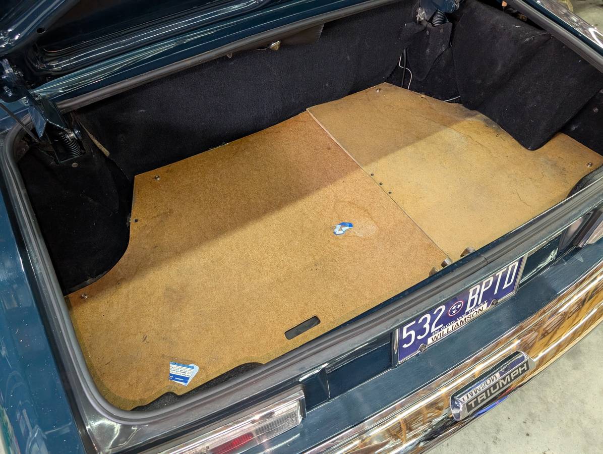 Triumph-stag-1973-green-17