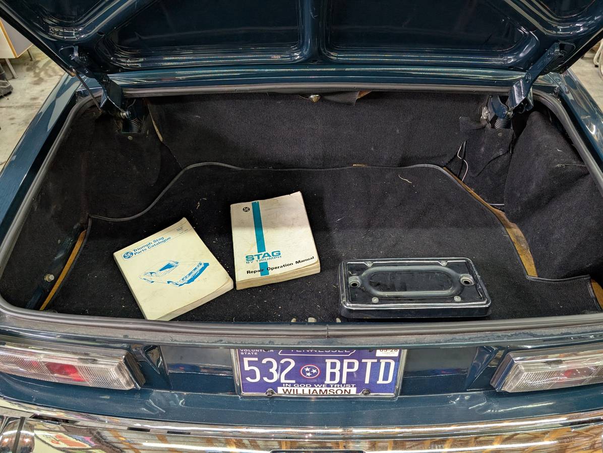 Triumph-stag-1973-green-20