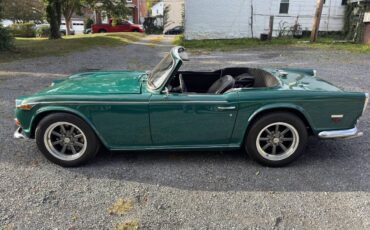 Triumph-tr250-1968-green-1