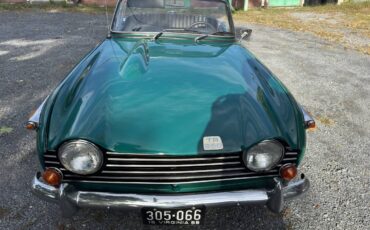 Triumph-tr250-1968-green-10