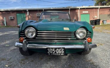 Triumph-tr250-1968-green-11