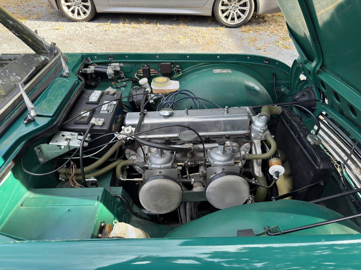 Triumph-tr250-1968-green-13