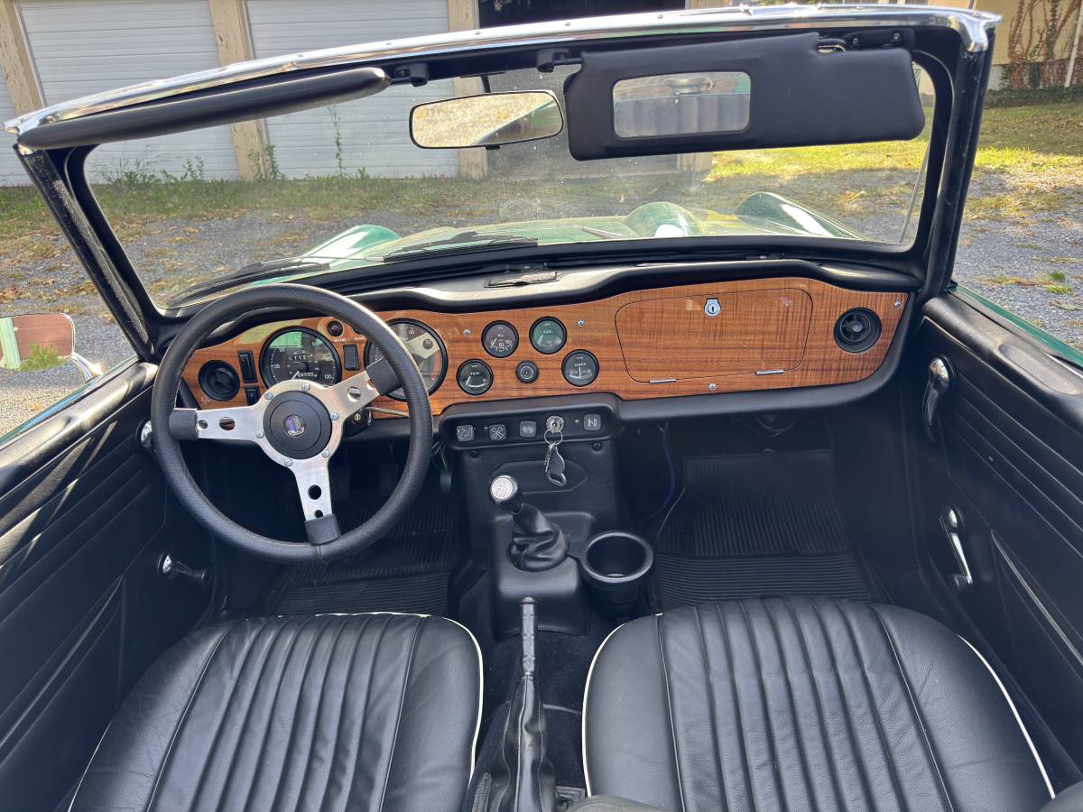 Triumph-tr250-1968-green-14