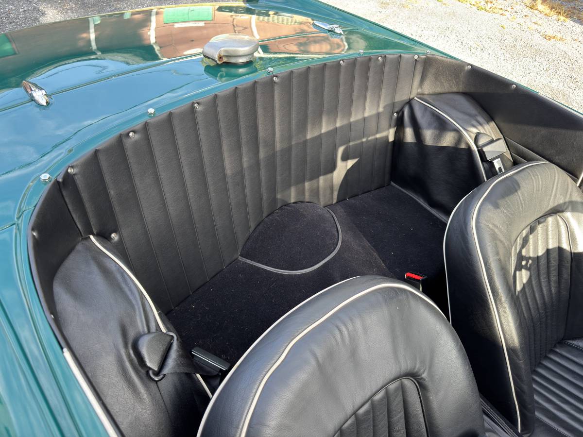 Triumph-tr250-1968-green-16