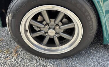 Triumph-tr250-1968-green-17