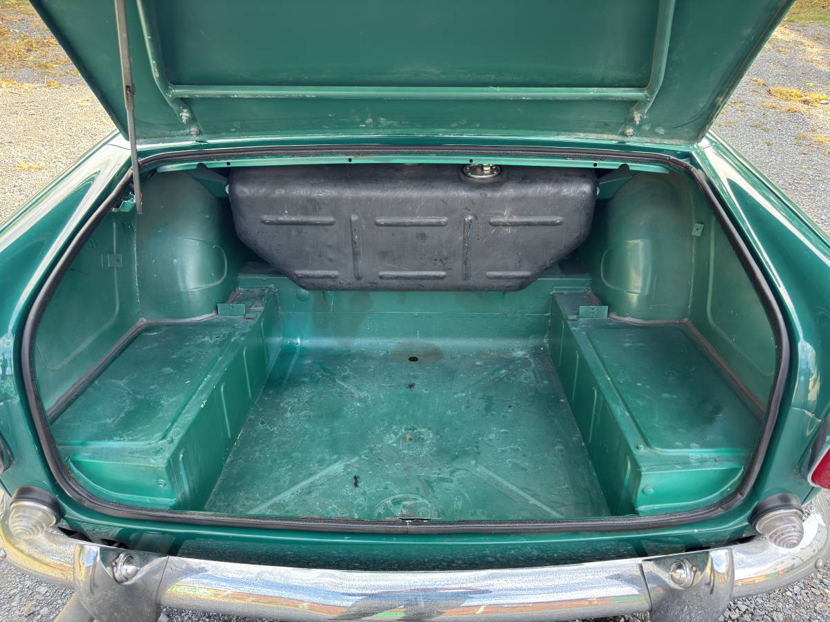 Triumph-tr250-1968-green-18