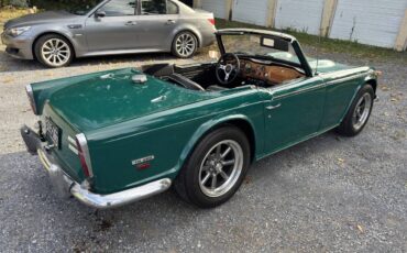 Triumph-tr250-1968-green-4