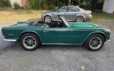Triumph-tr250-1968-green-5