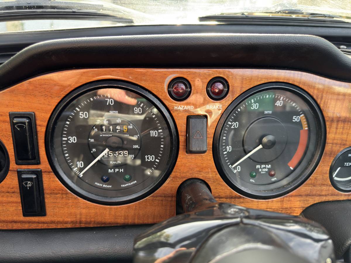 Triumph-tr250-1968-green-7