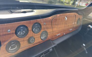 Triumph-tr250-1968-green-8