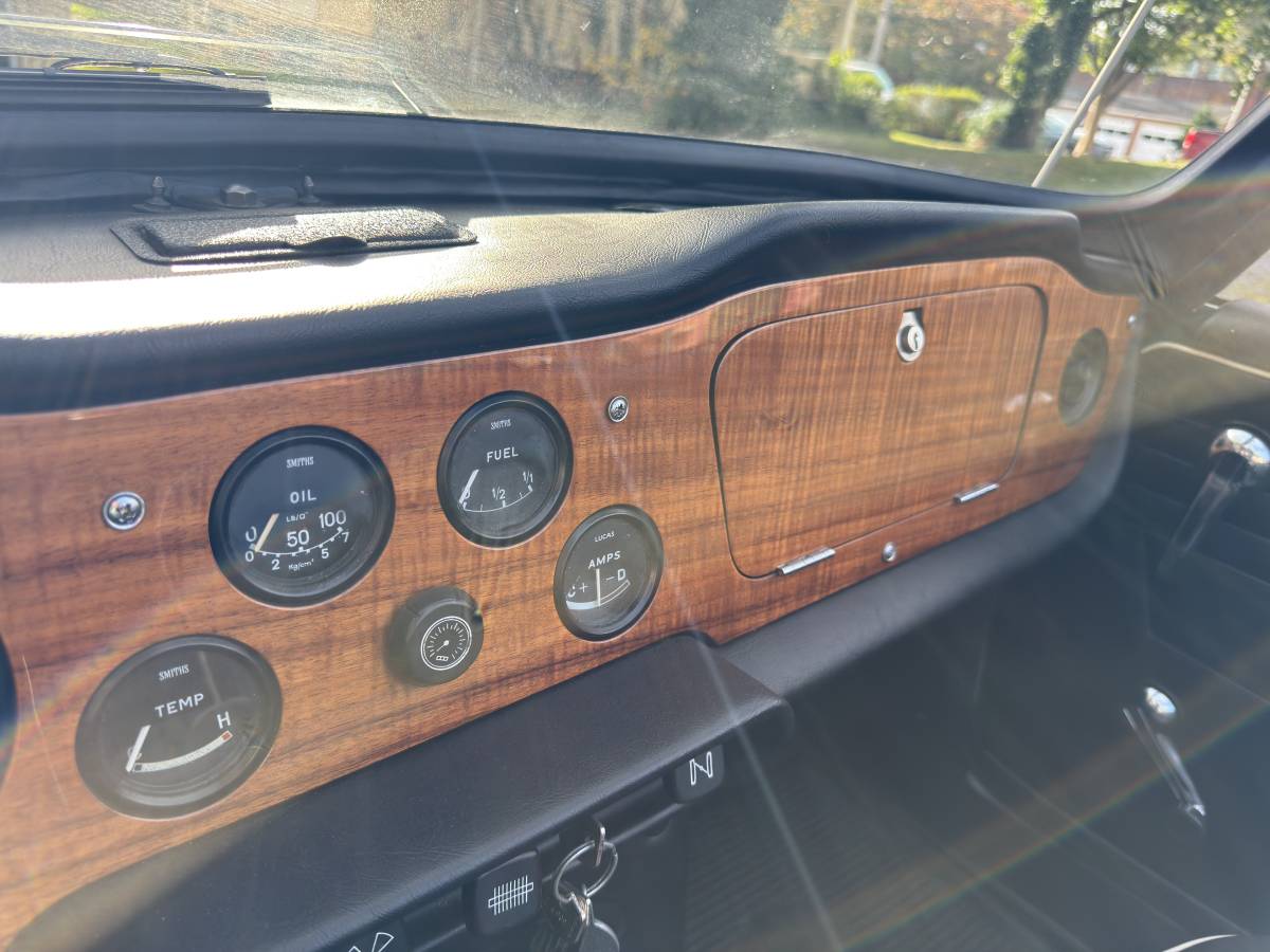 Triumph-tr250-1968-green-8