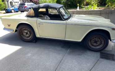 Triumph-tr250-1968-yellow