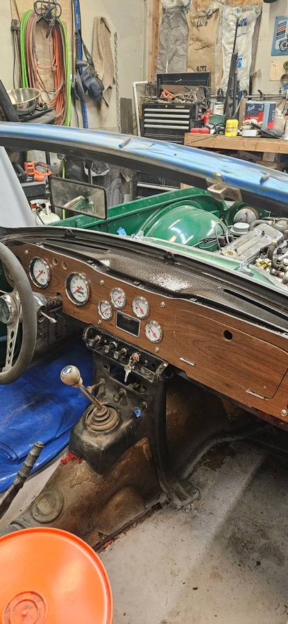 Triumph-tr4a-1967-green-2