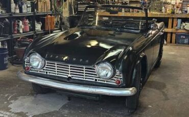 Triumph-tr4a-1967-green-4