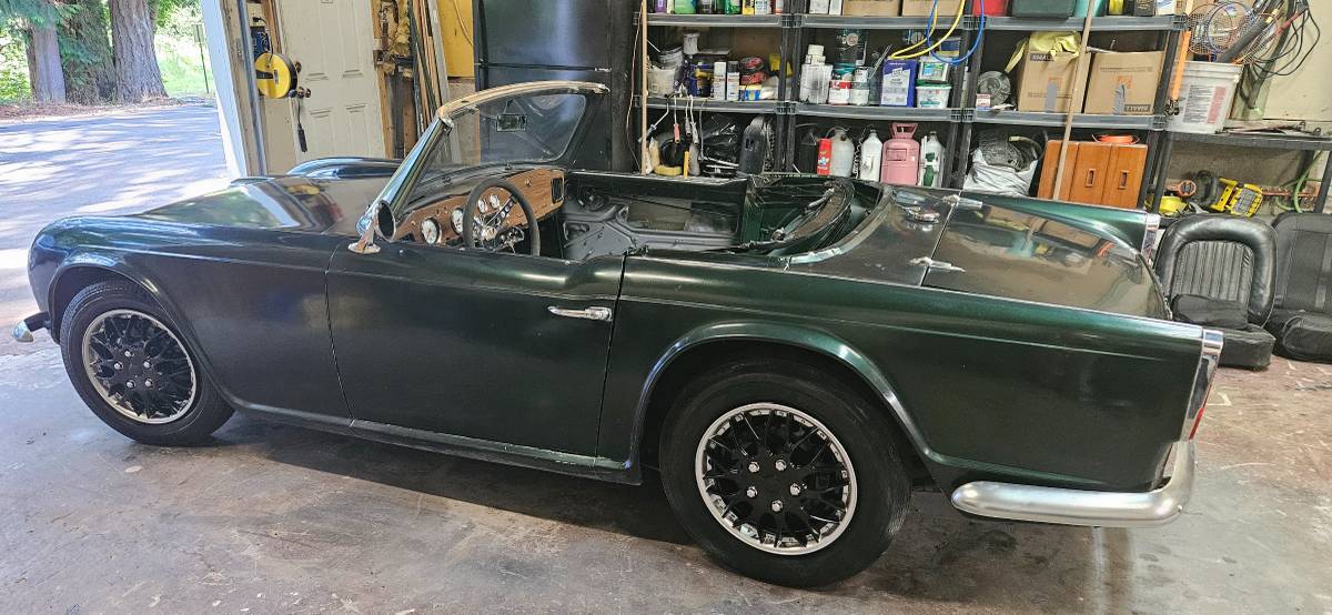 Triumph-tr4a-1967-green-5