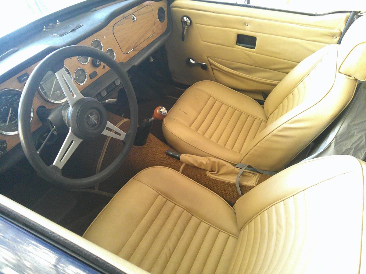 Triumph-tr6-1974-blue-3