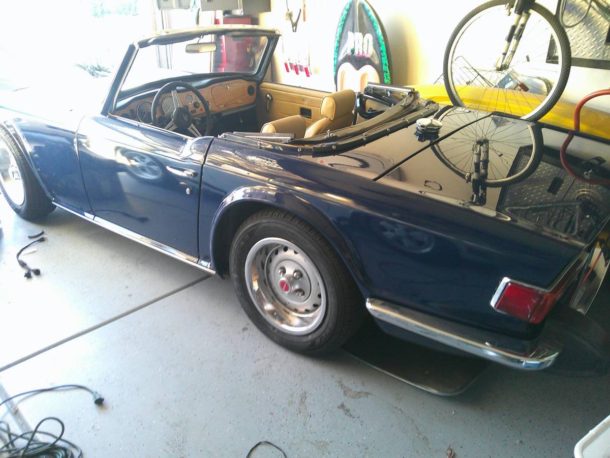Triumph-tr6-1974-blue