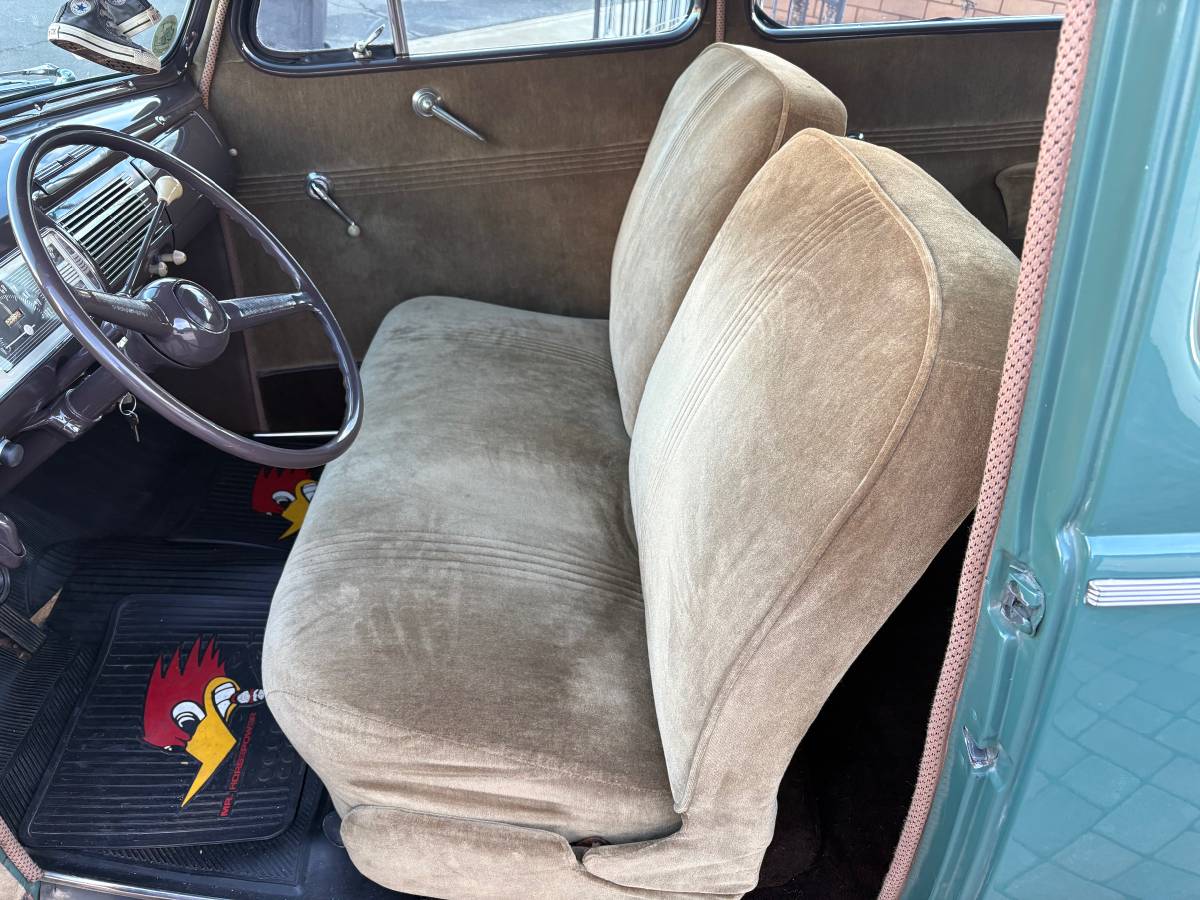 Two-door-ford-sedan-1940-green-11