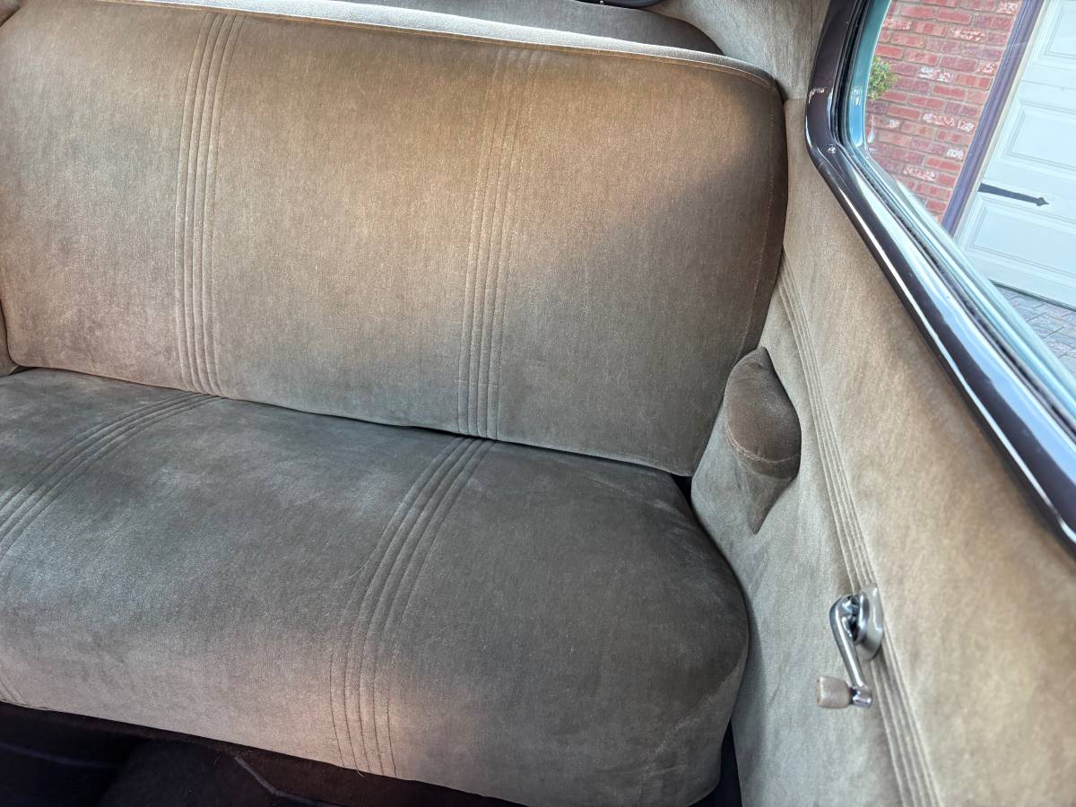 Two-door-ford-sedan-1940-green-13