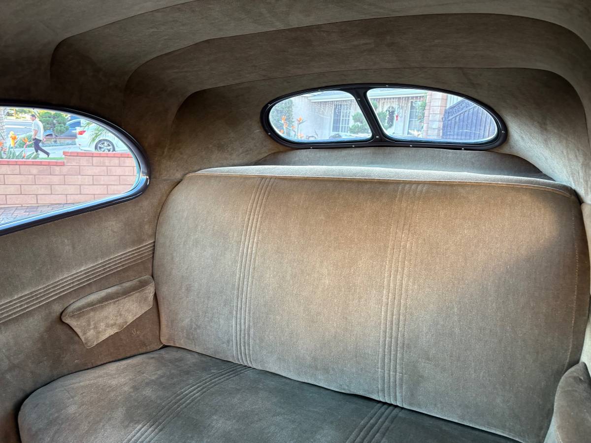 Two-door-ford-sedan-1940-green-14