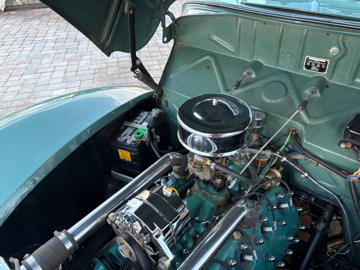 Two-door-ford-sedan-1940-green-18