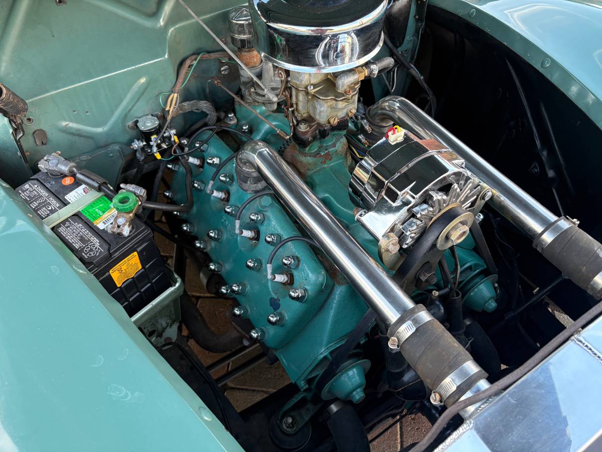 Two-door-ford-sedan-1940-green-19