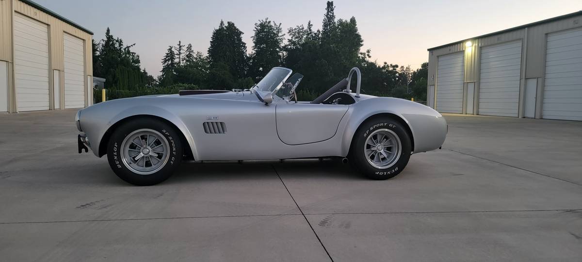 Unique-motorcars-fia-289-cobra-1964-silver-24