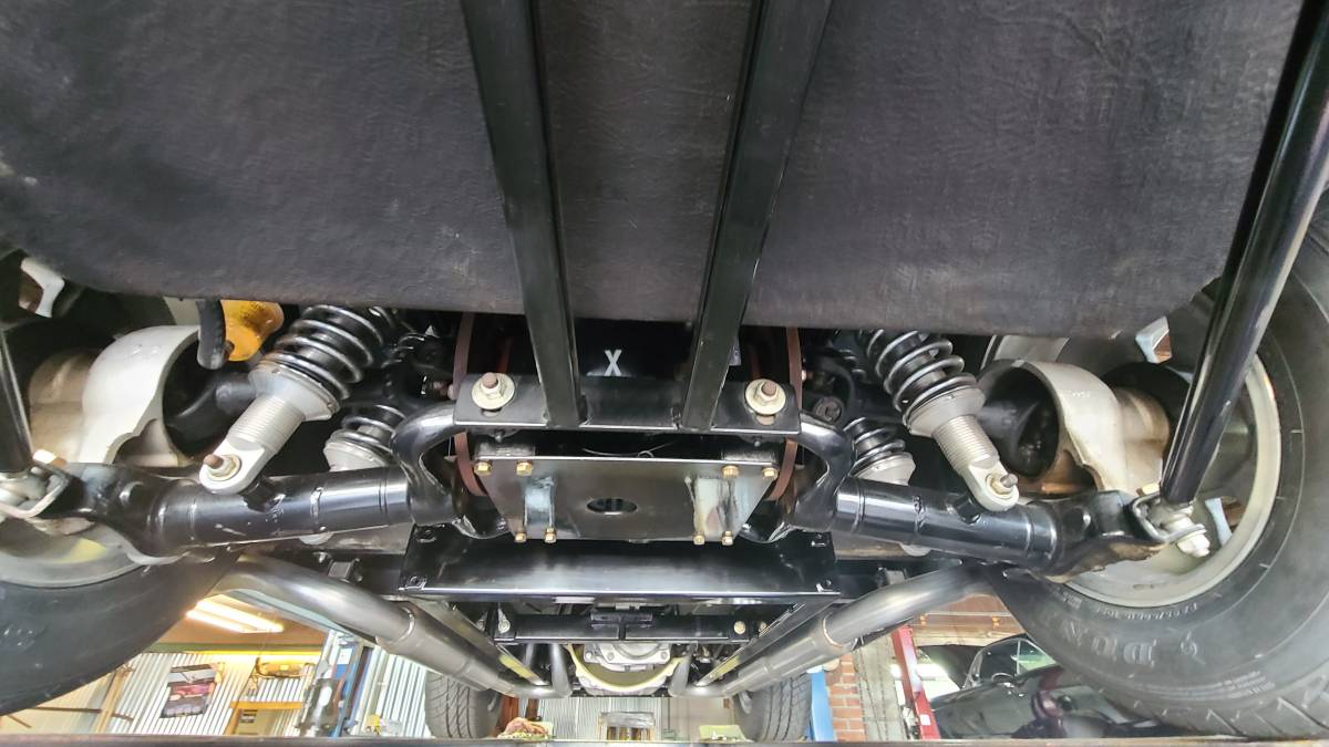 Unique-motorcars-fia-289-cobra-1964-silver-34