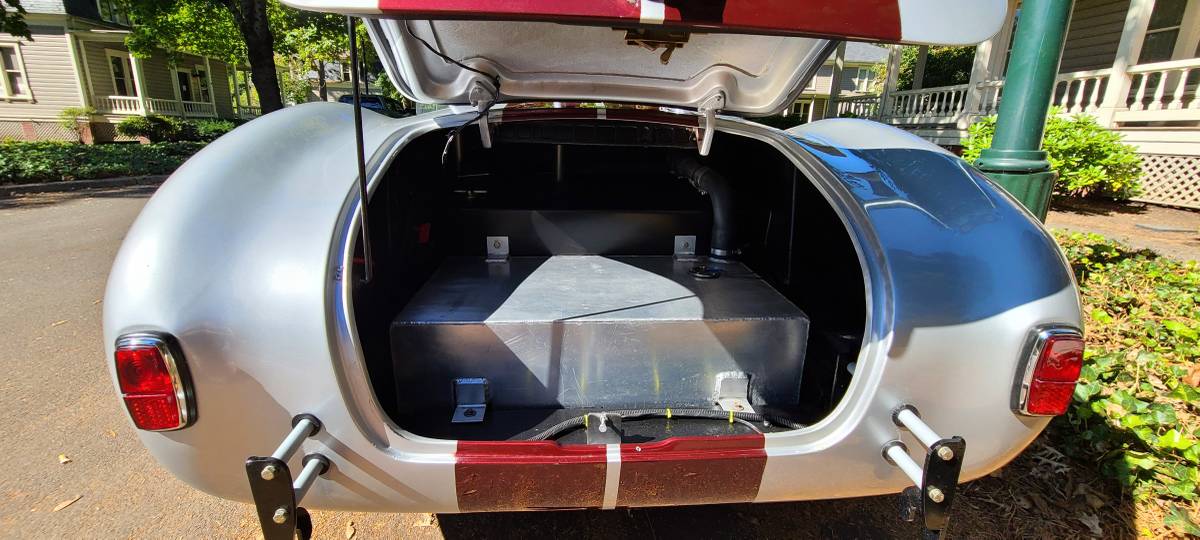 Unique-motorcars-fia-289-cobra-1964-silver-38