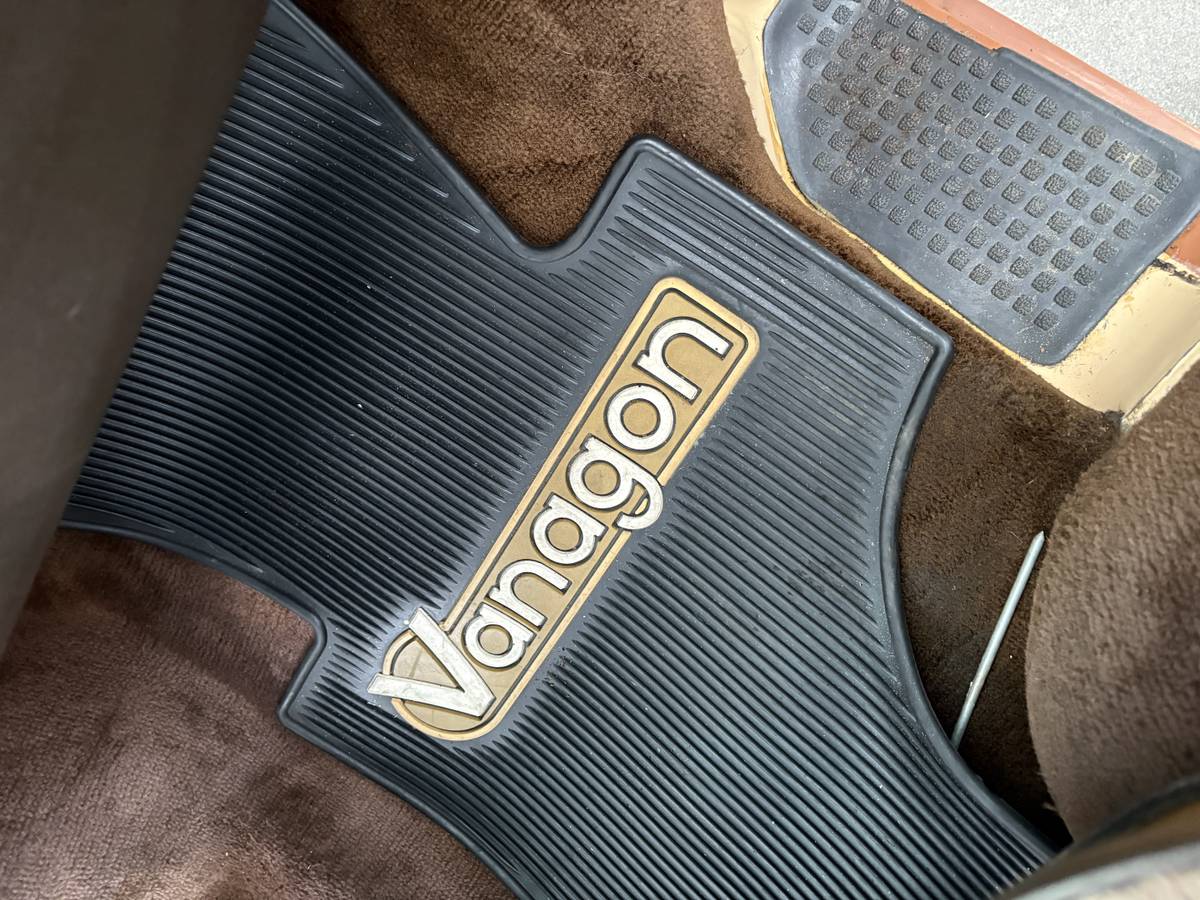 Vanagon-1982-orange-5