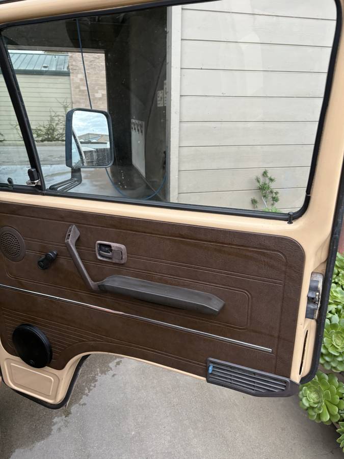 Vanagon-1982-orange-6