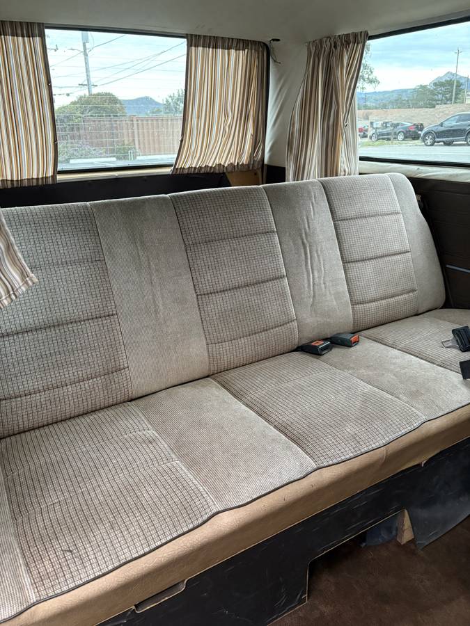 Vanagon-1982-orange-8