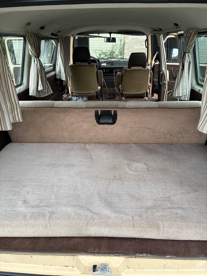 Vanagon-1982-orange-9