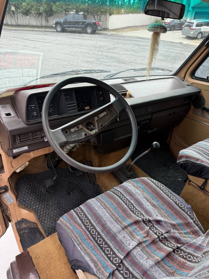 Vanagon-gl-1984-brown-11