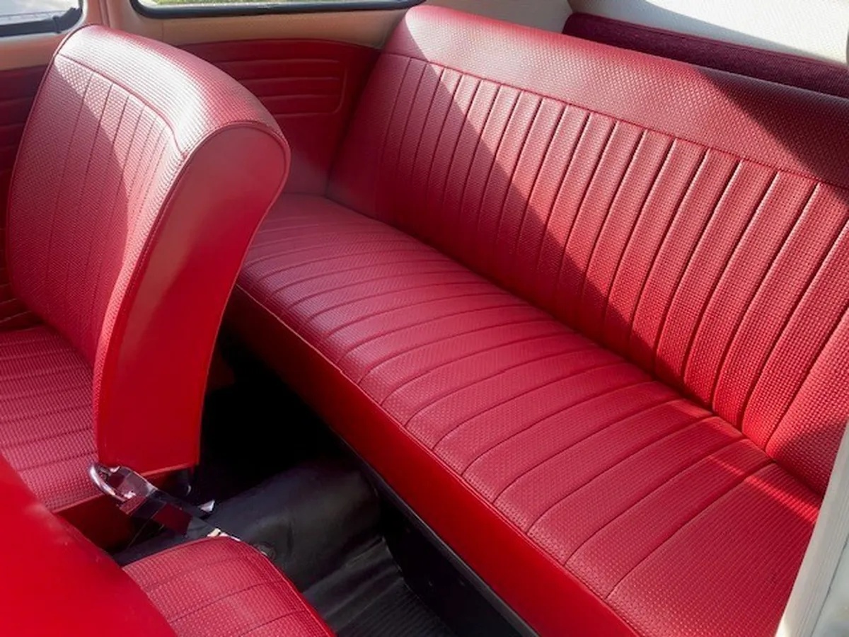 Volkswagen-1300-1967-White-Red-1