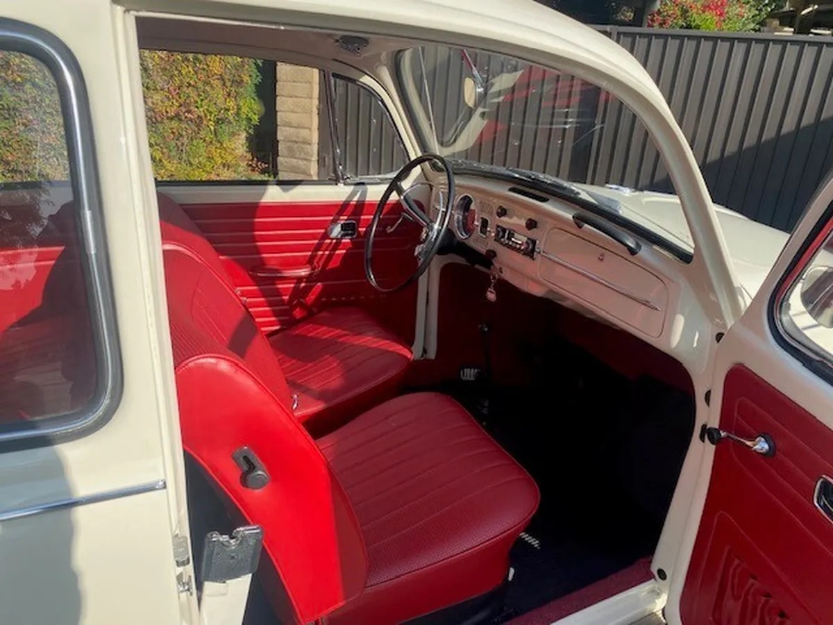 Volkswagen-1300-1967-White-Red-4