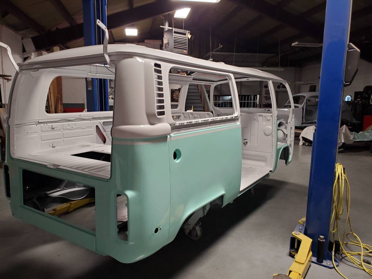 Volkswagen-1974-green-19