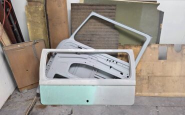 Volkswagen-1974-green-21