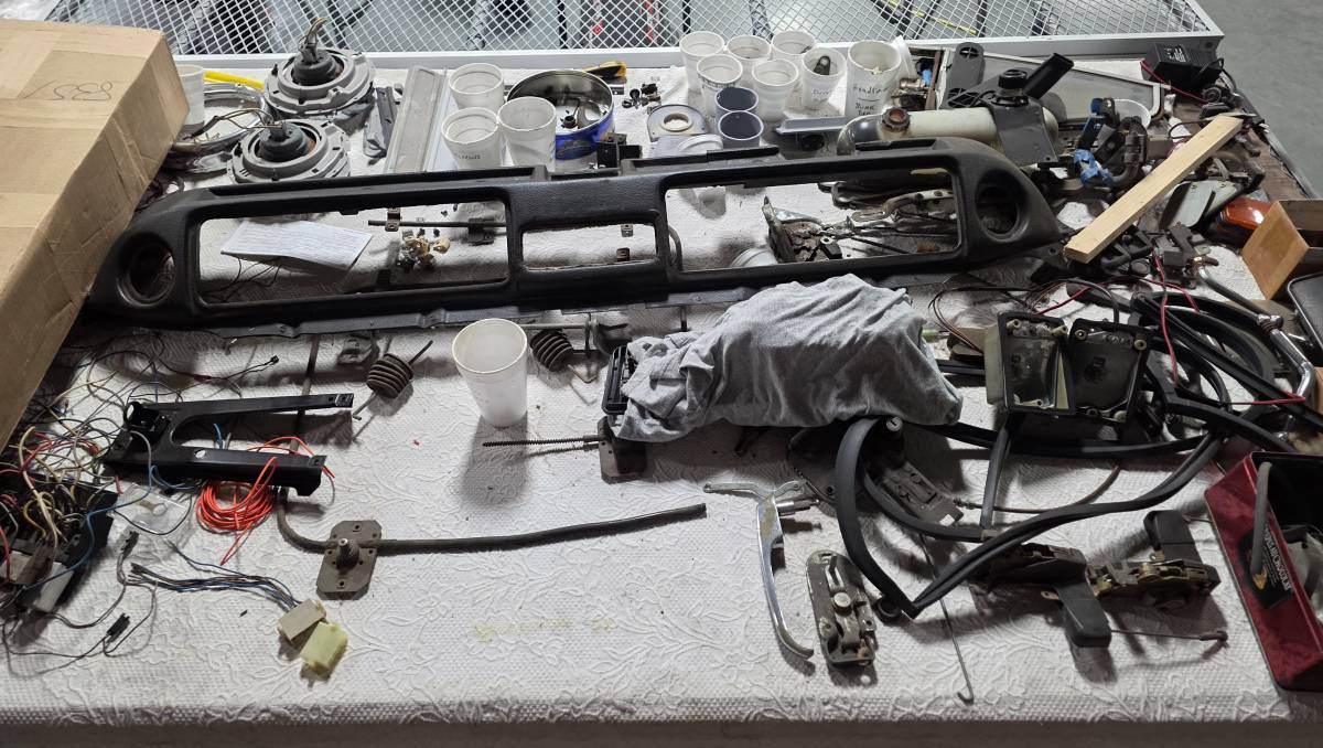 Volkswagen-1974-green-23