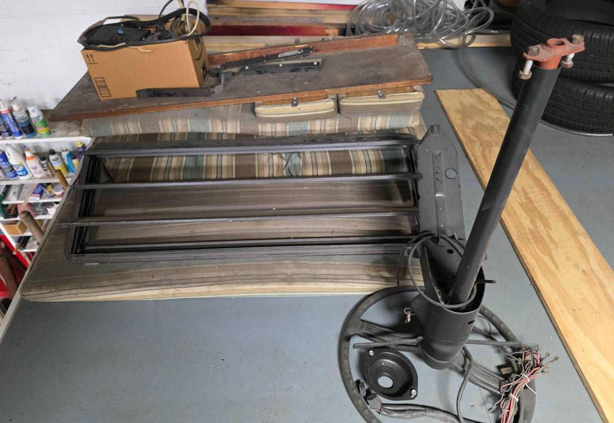 Volkswagen-1974-green-6