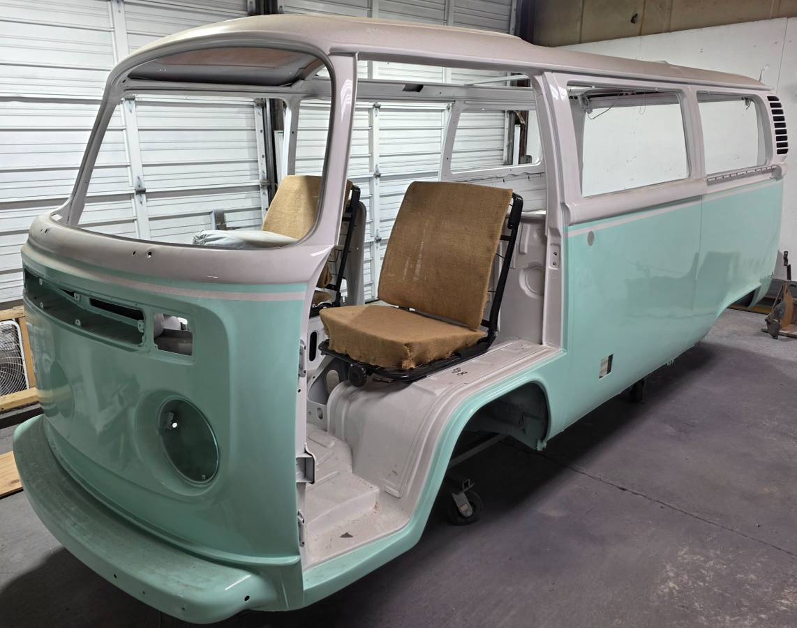 Volkswagen-1974-green-7