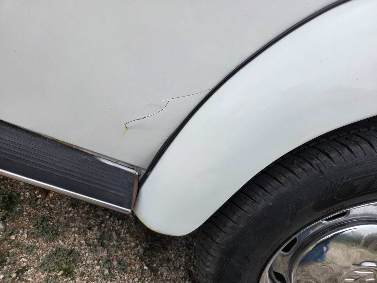 Volkswagen-1974-white-4