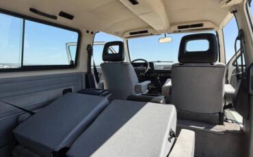 Volkswagen-1990-white-10