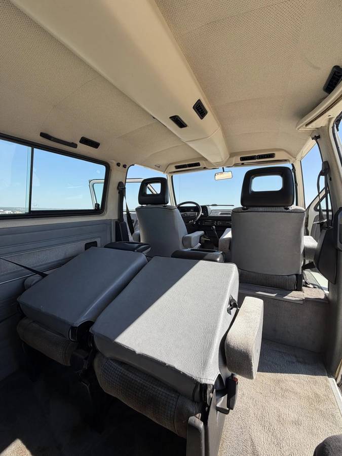 Volkswagen-1990-white-10