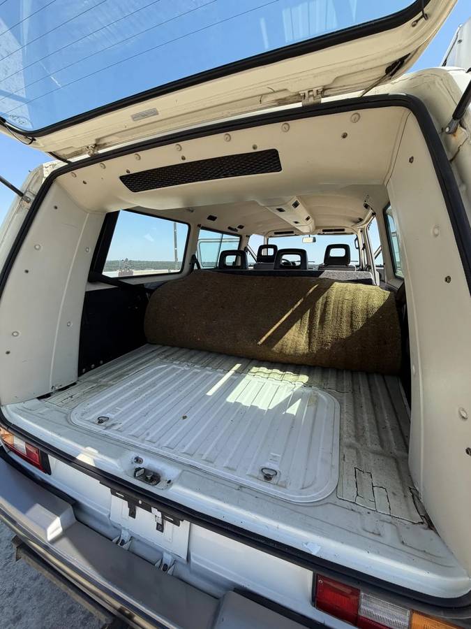 Volkswagen-1990-white-11